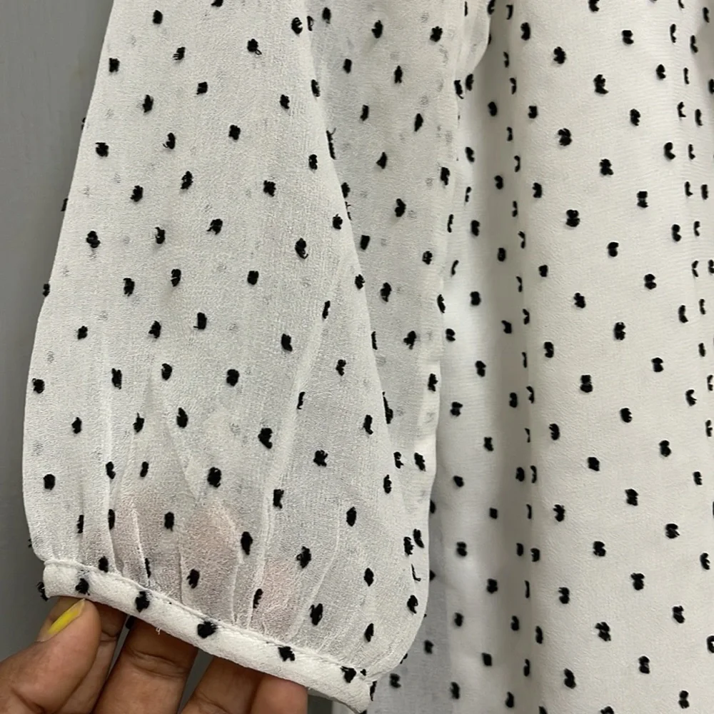 White and black dotted shirt - Picture 5 of 8